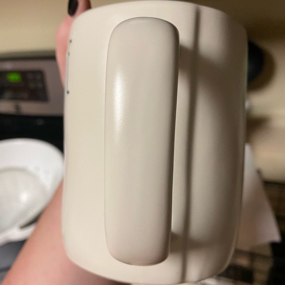 “Kiss Me I’m Irish” Rae Dunn Mug - Picture 4 of 4